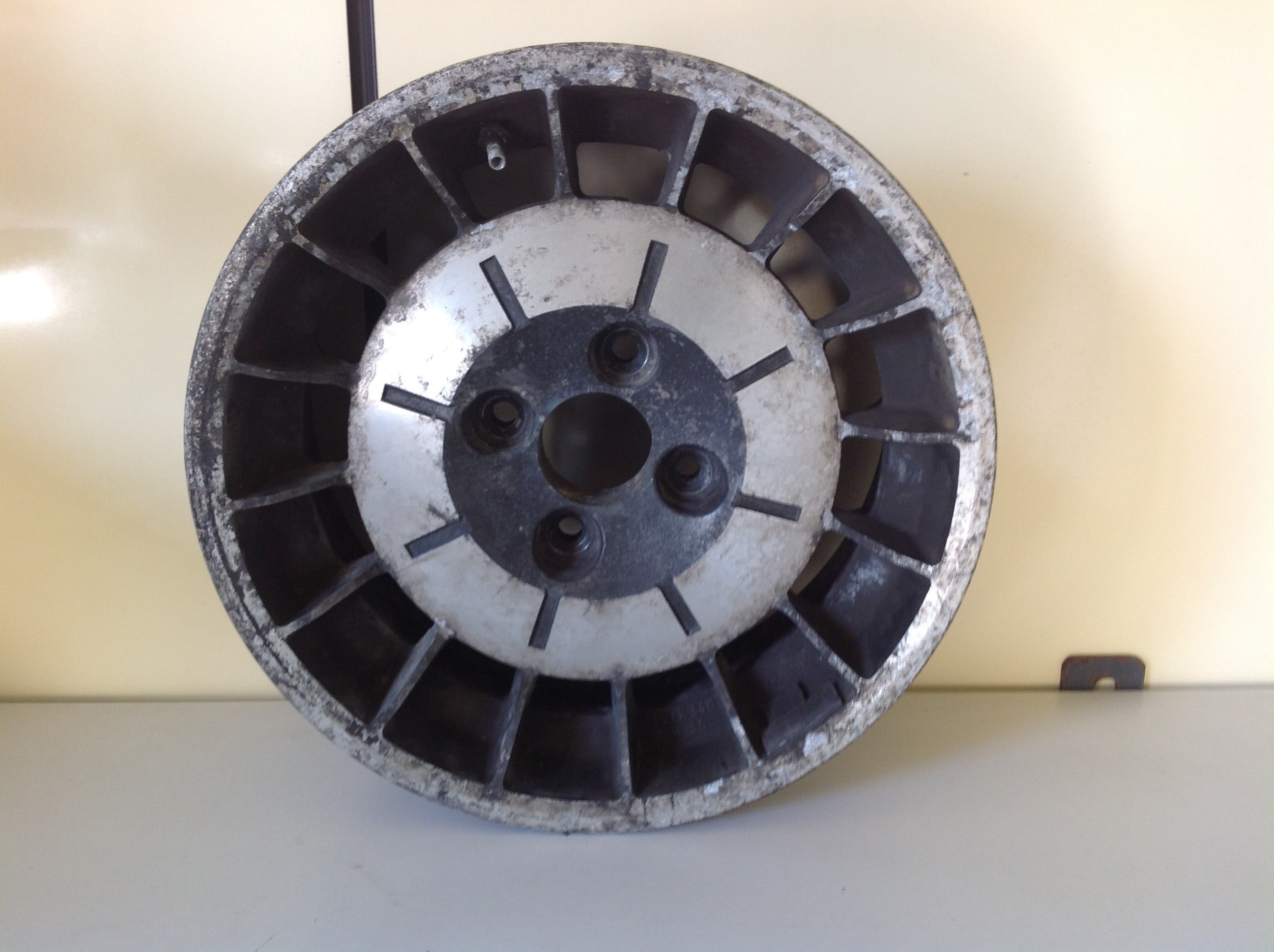 Restauro cerchi Renault 5 Turbo 1 - Dettaglio 2