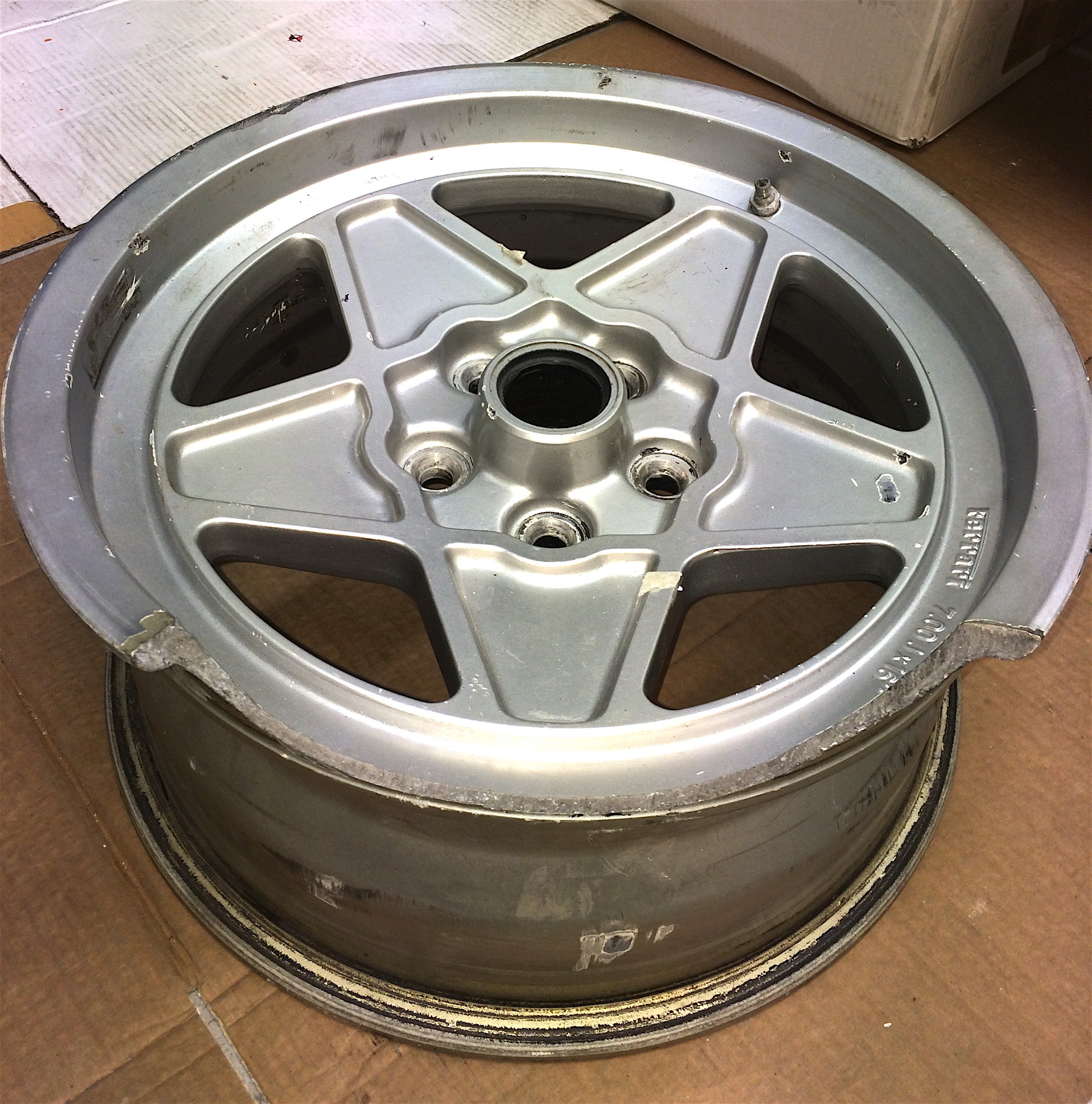 Riparazione cerchio Ferrari 208 in Magnesio - Dettaglio 2