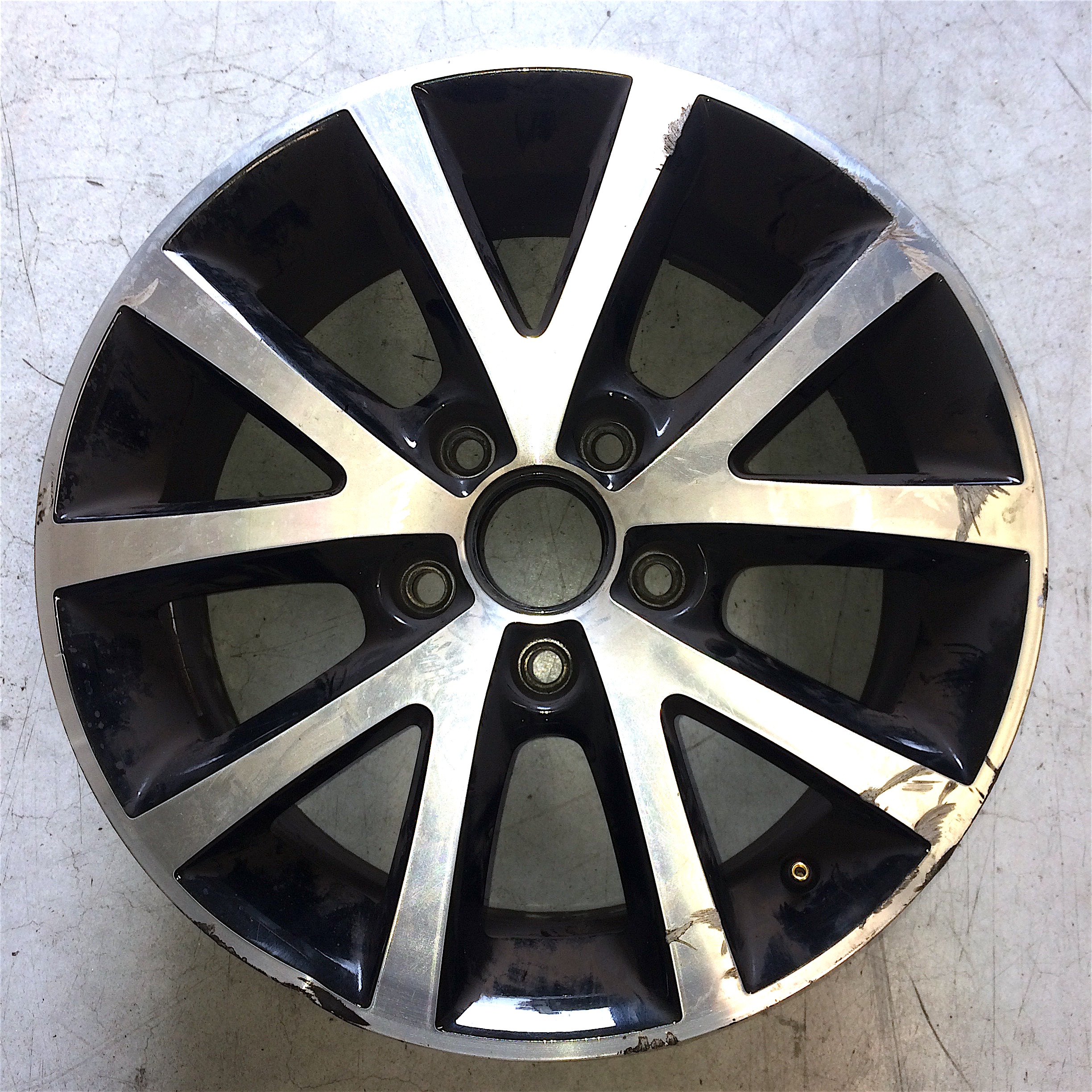 Diamantatura su cerchio Volkswagen Golf Seattle - Dettaglio 2