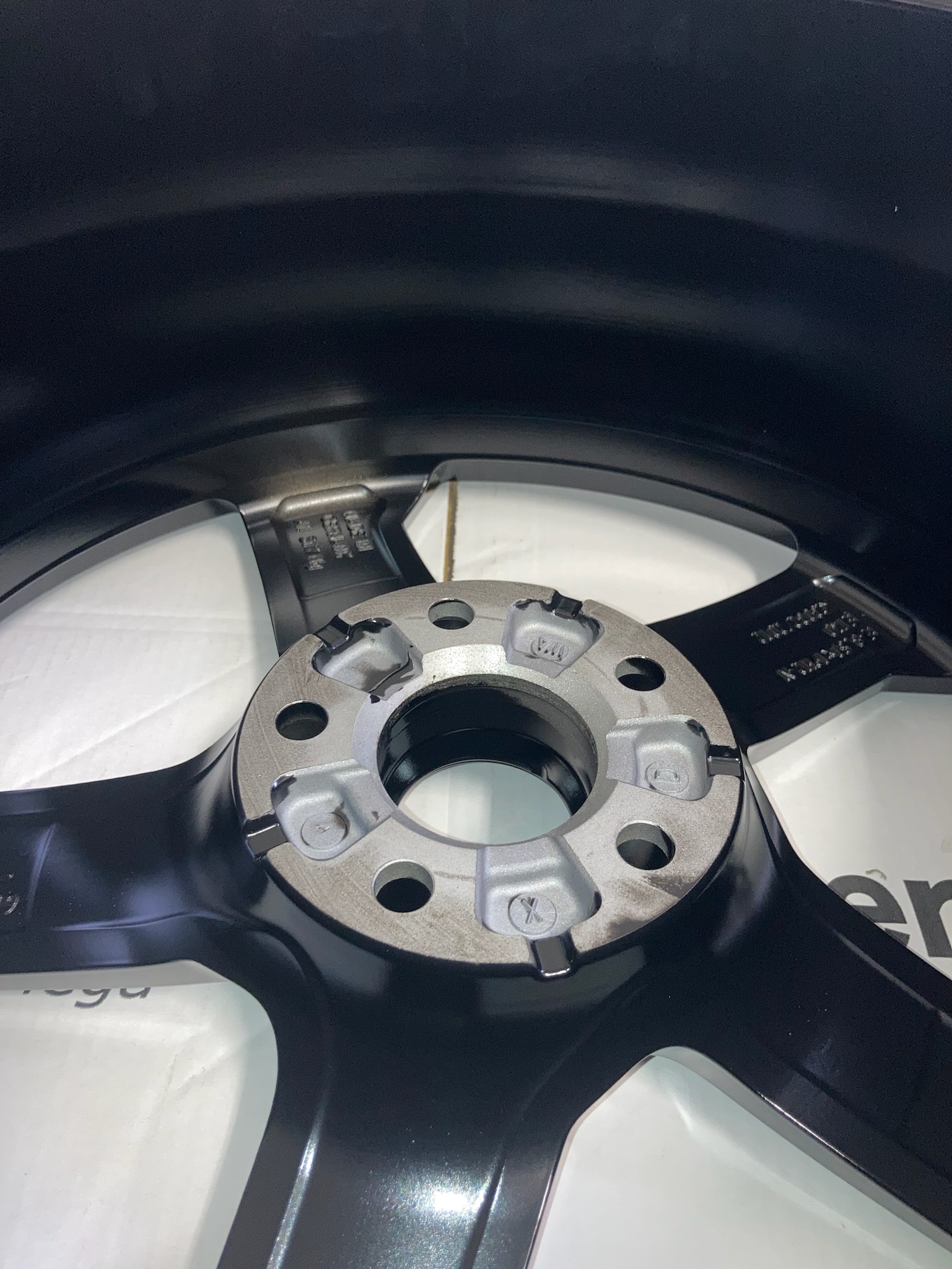 Verniciaura cerchi Audi A6 nero lucido - Dettaglio 6